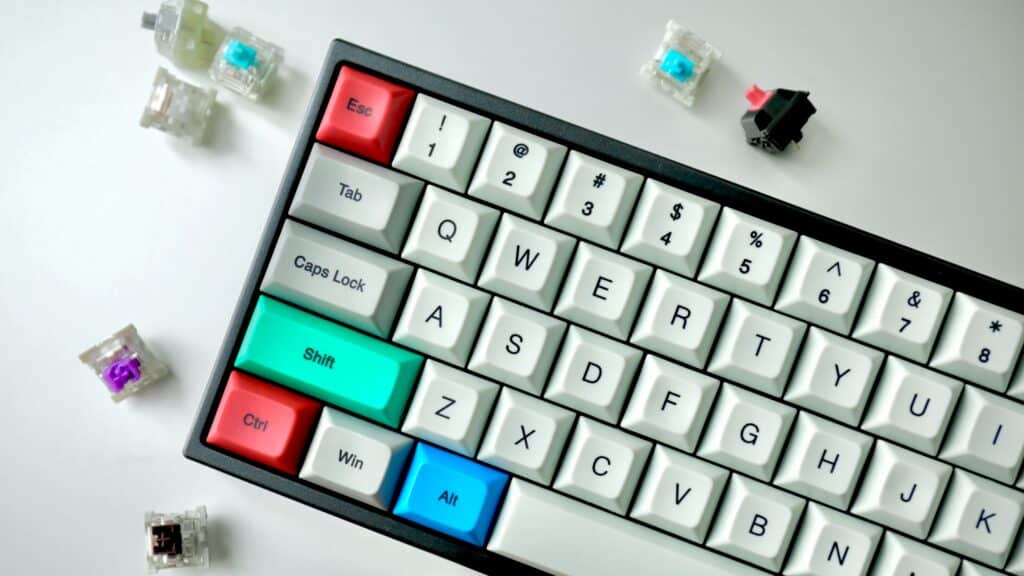 Een mechanisch toetsenbord met verschillende switches