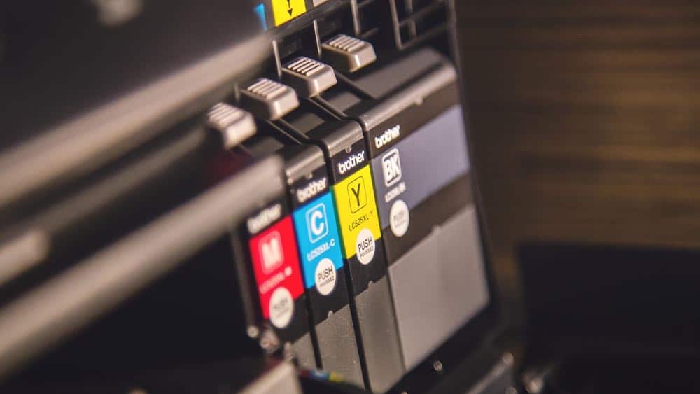 detailfoto van inktcartidges in een printer