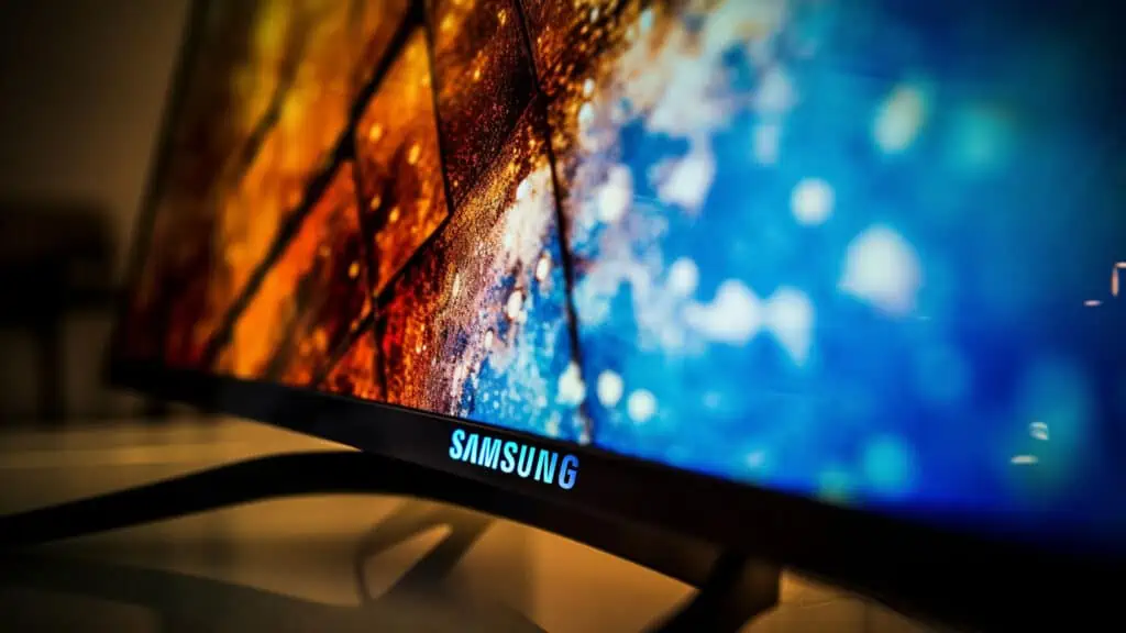 Een oled-tv van Samsung, closeup van het logo