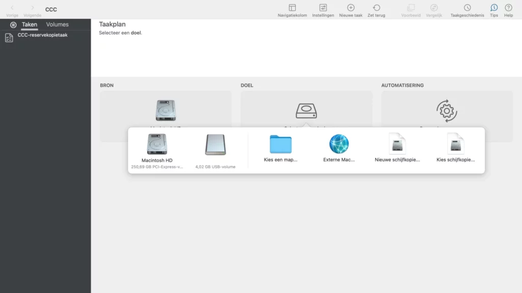 Screenshot van een MacBook met het Carbon Copy Cleaner-programma. Een doelschijf wordt geselecteerd binnen de applicatie.