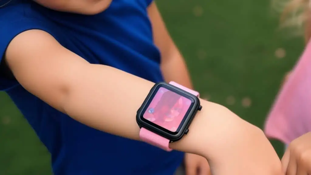 Kind zijn smartwatch voor kinderen zien